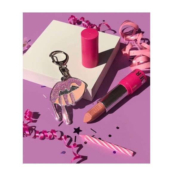 Kylie Cosmetics Accessories - Kylie Shop Kylie 21st Birthday Lips Keychain